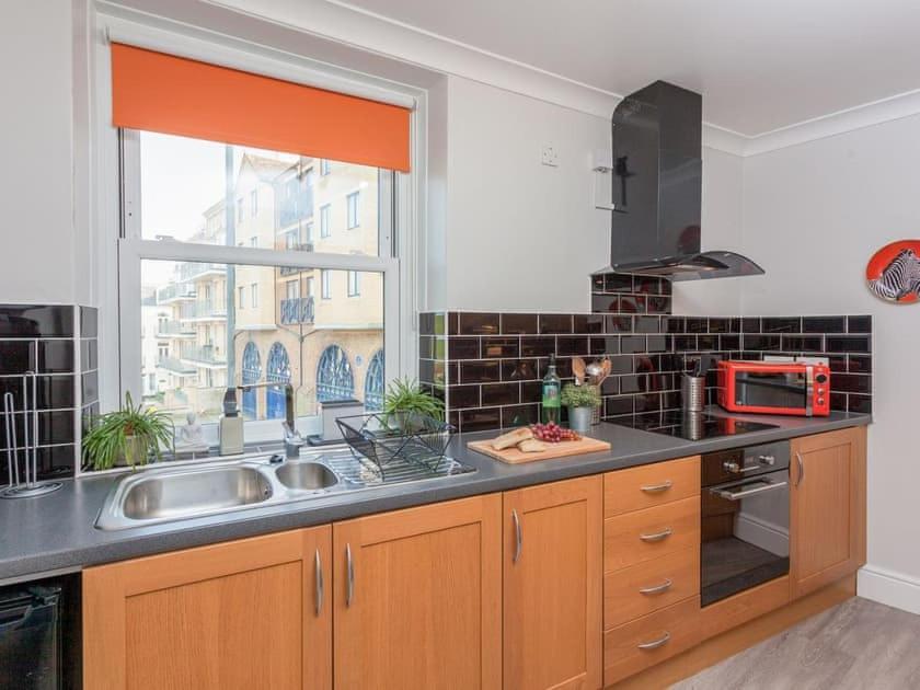 2Thevilla - Great Views, 3 Bedrooms, Parking, Central Location 일프러컴 외부 사진
